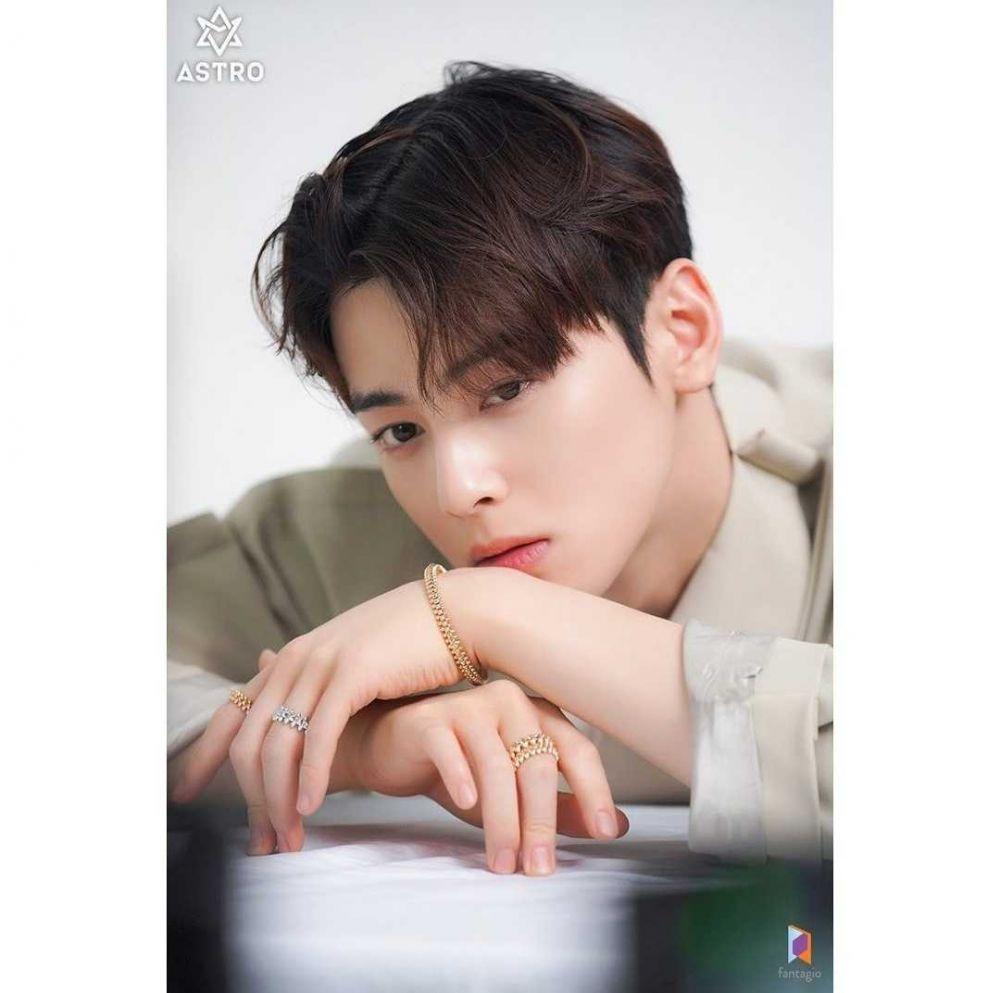 9 Potret Close Up Eunwoo Astro Yang Memikat Bukti Pesonanya