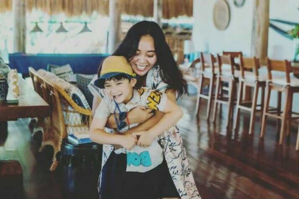 Staf Raffi Ahmad yang Mirip Rachel Vennya, 10 Potret Rizki Riadiani