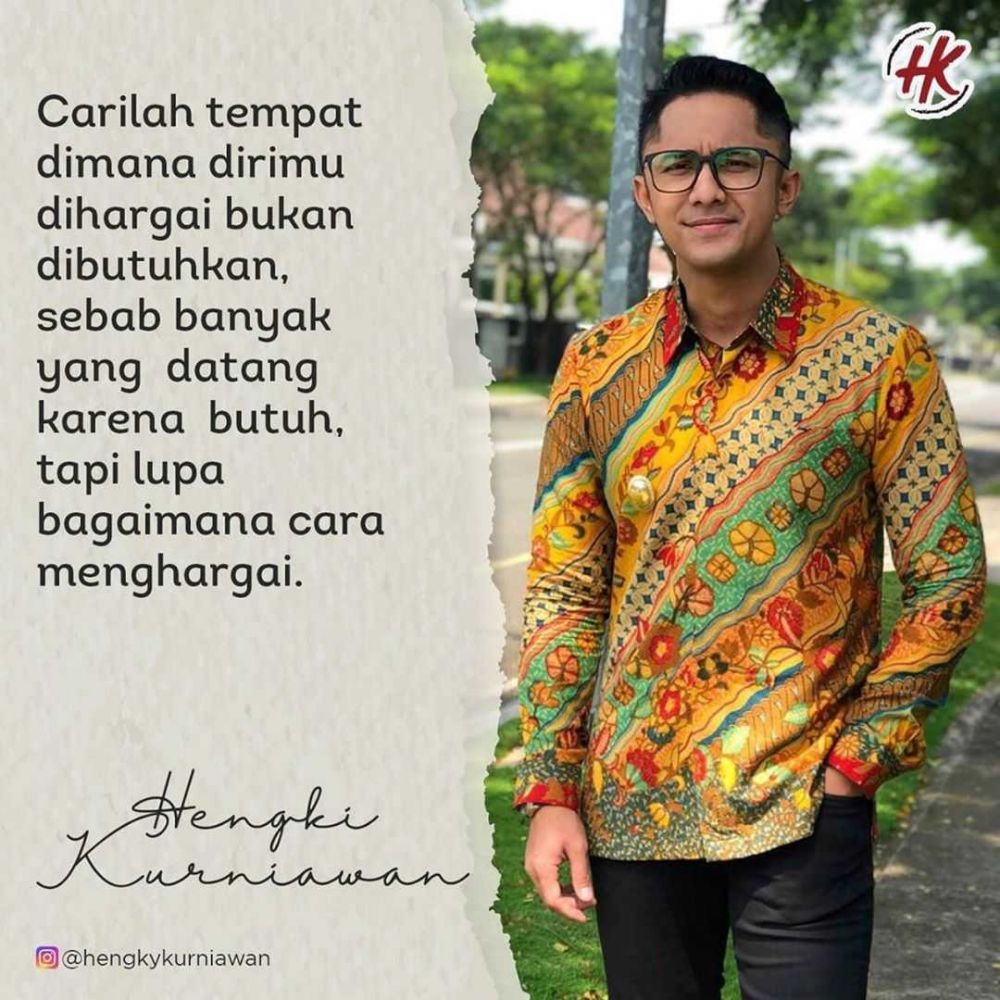 Potret Artis Pria Saat Kenakan Batik Gagah Dan Berkarisma