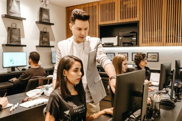 5 Cara Menyikapi Tekanan di Tempat Kerja agar Tetap Profesional