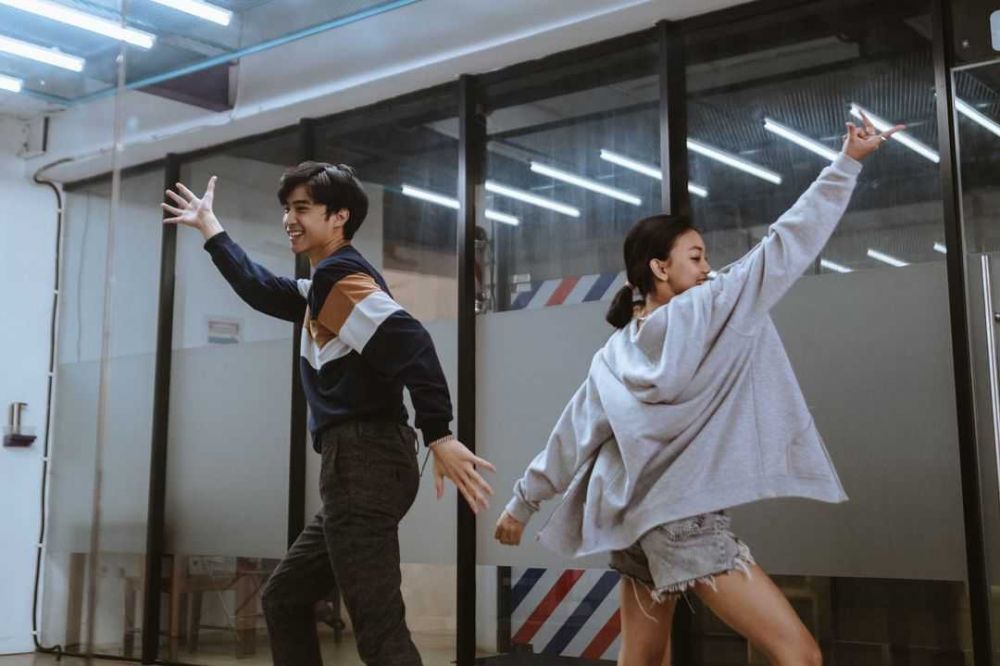 Makin Kompak, 10 Potret Romantis Naura Ayu dan Devano Danendra