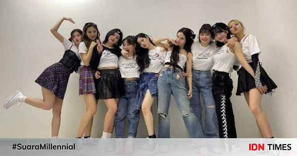 9 Potret TWICE Yang Selalu Kompak Saat Di Backstage