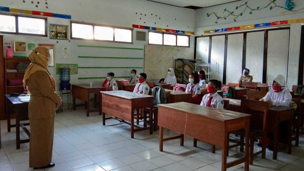 Belajar Tatap Muka Tingkat SMA di Jabar Masih Tunggu Vaksinasi Guru