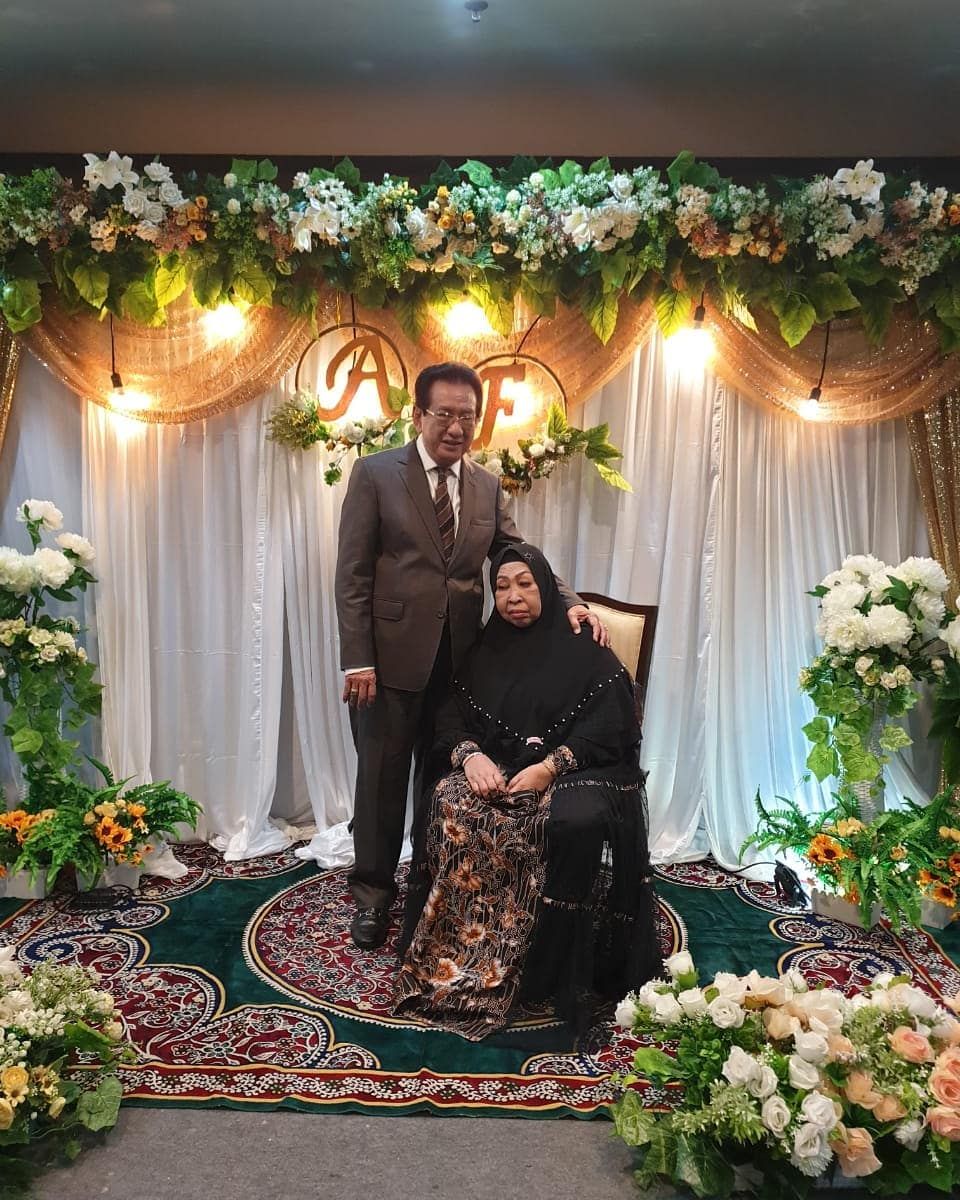 10 Artis Nikah dengan Nonseleb, Ada yang Bersama hingga 50 Tahun