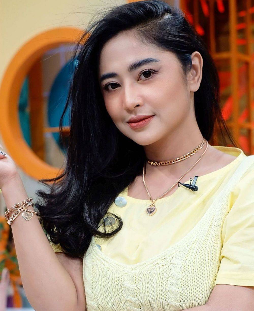 Disebut Mirip, 10 Adu Pesona Dewi Perssik Dan Tissa Biani