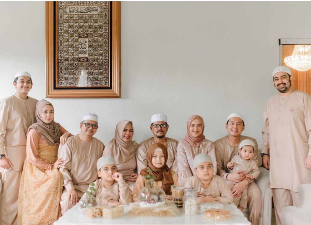 9 Potret Lebaran Cut Meyriska dan Roger Bersama Baby Shaquille