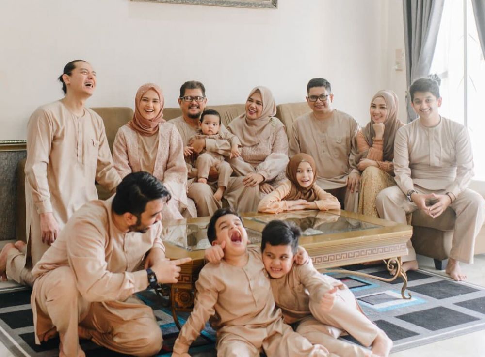 9 Potret Lebaran Cut Meyriska dan Roger Bersama Baby Shaquille