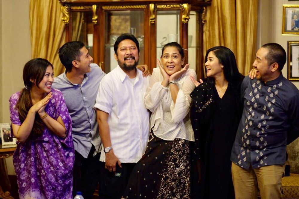 Baru Ultah ke-61, 10 Potret Jamal Mirdad Bareng Anak Cucu