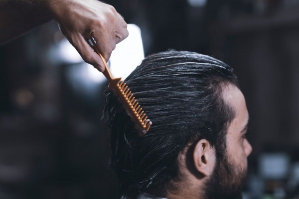 Cegah Kebotakan, Lakukan 5 Cara Ini untuk Mempertebal Rambutmu