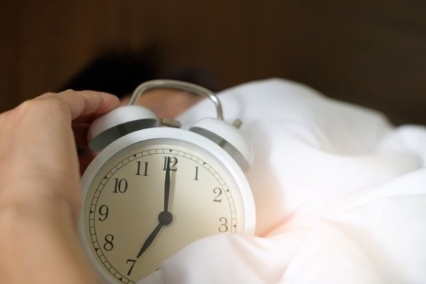 5 Kesalahan yang Membuat Anak Sulit Bangun Pagi