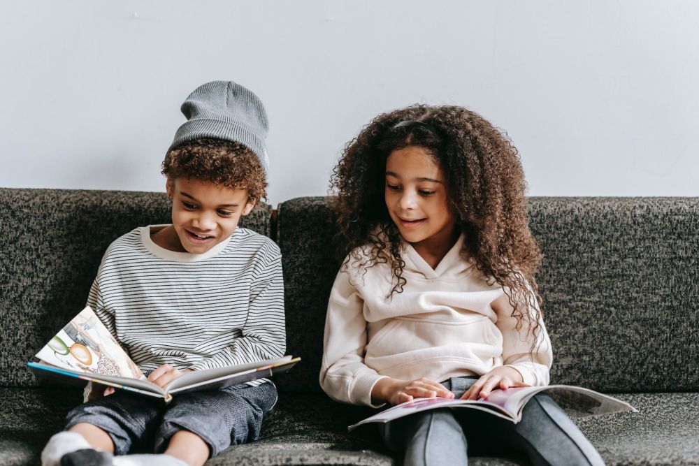 5 Alasan Orangtua Harus Stop Melakukan Book Shaming ke Anak