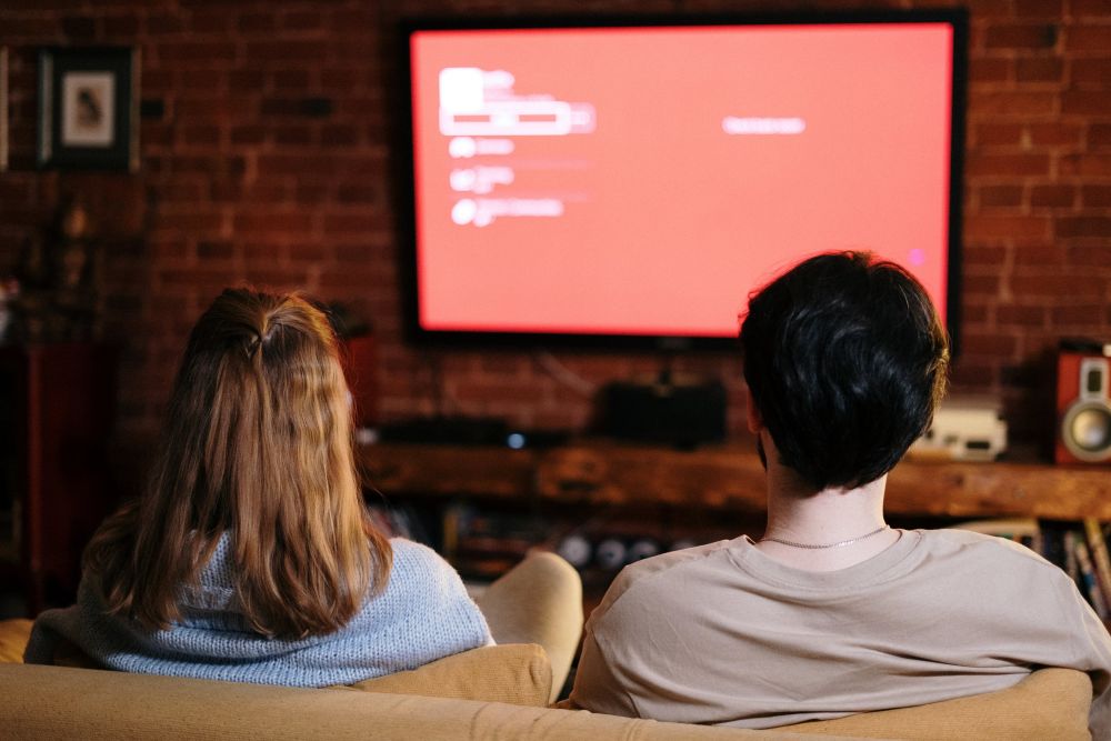 5 Dampak Negatif Kebiasaan Menonton TV Terlalu Lama