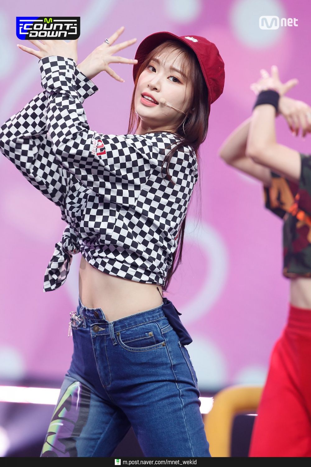 Genap 16 Tahun, 13 Potret Zoa Weeekly di Atas Panggung