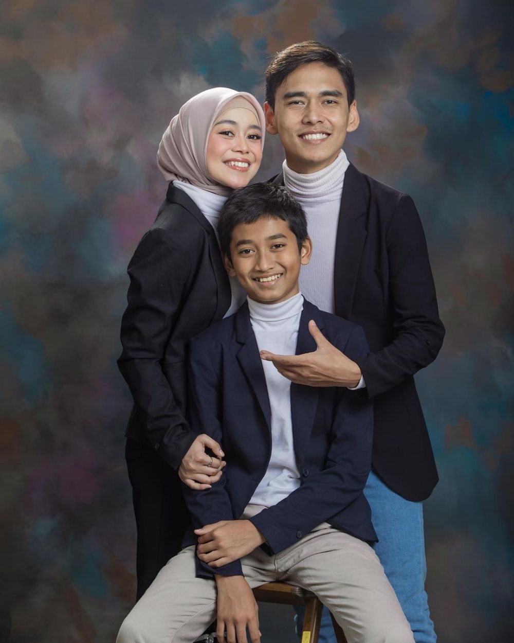 Sibling Goals! 10 Potret Akrab Lesty Kejora dan Saudara Kandung