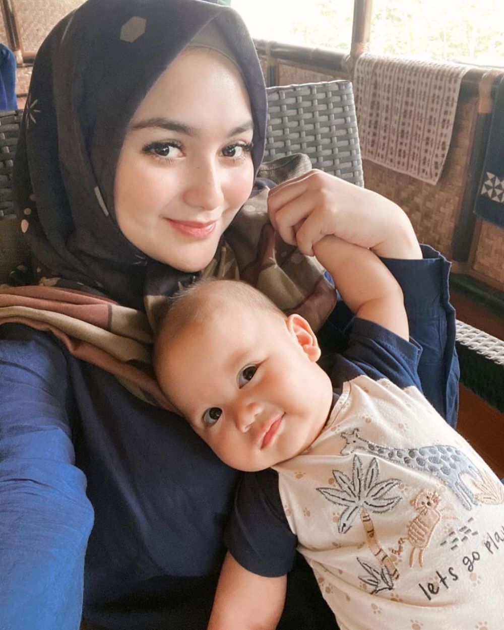 Sadar Kamera, 10 Potret Imut dan Menggemaskan Baby Athar