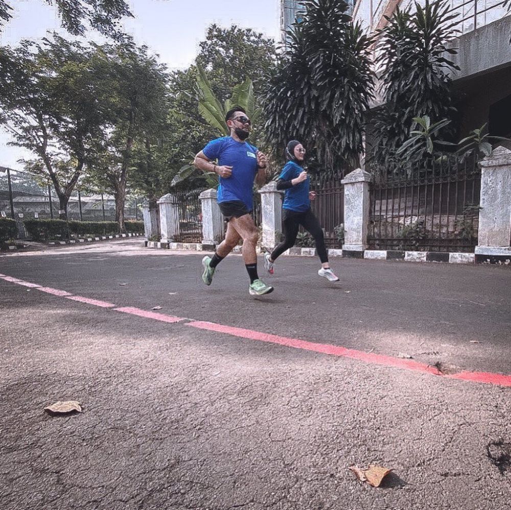 Sehat Bareng, 10 Momen Zee Zee Shahab dan Prabu Revolusi Berolahraga