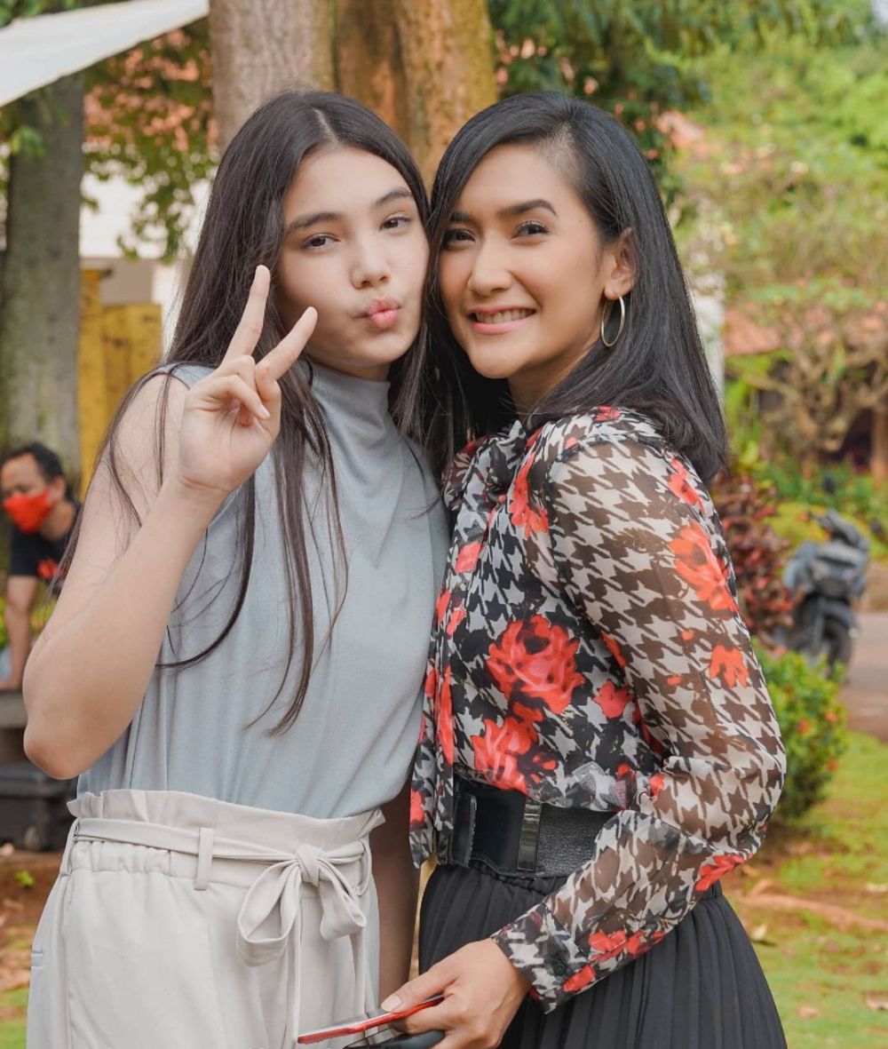 10 Potret Kompak Lea Ciarachel dan Pemain Suara Hati Istri: Zahra