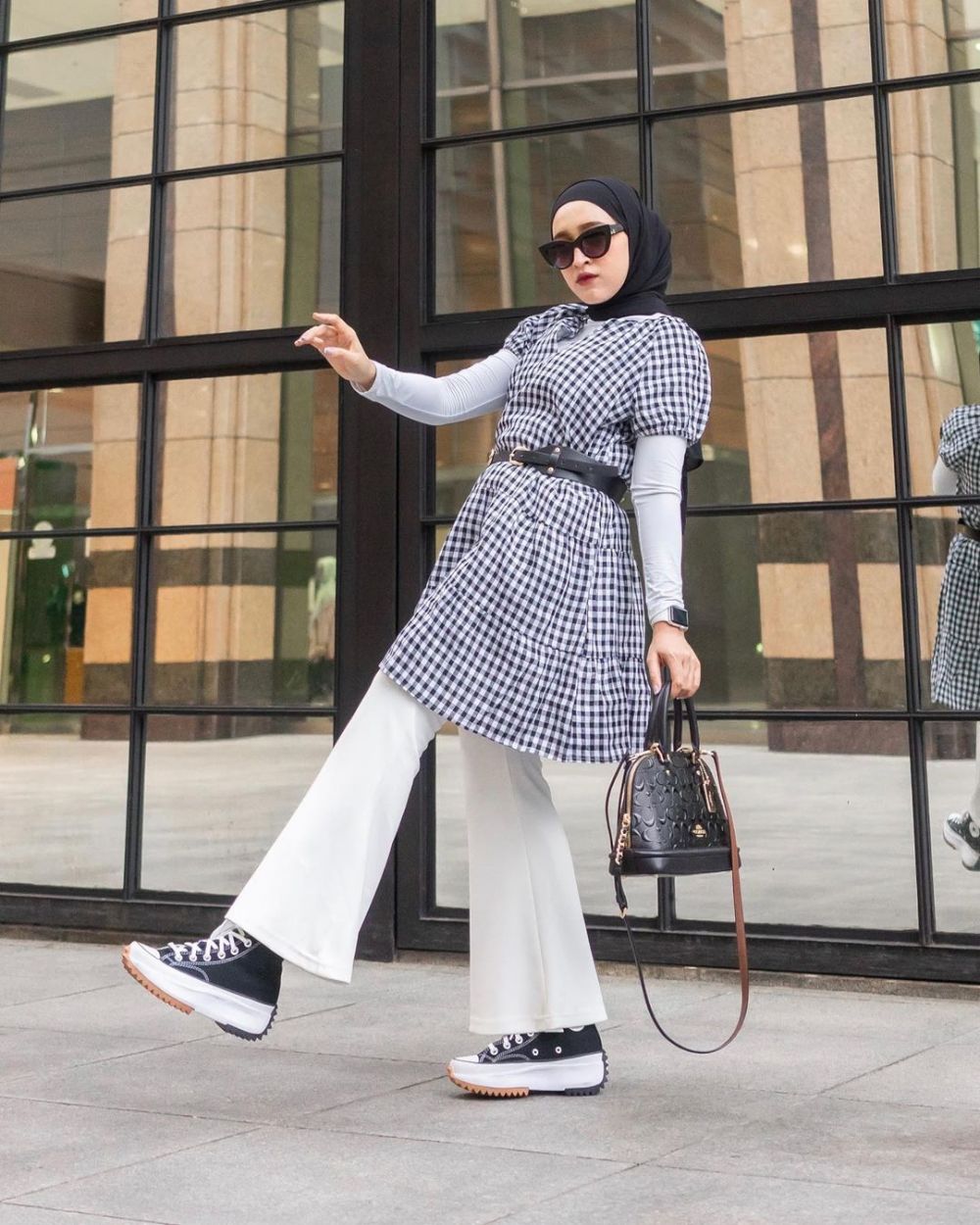 11 Inspirasi Padu Padan Tunik ala Seviqe Febinita, OOTD Makin Stunning