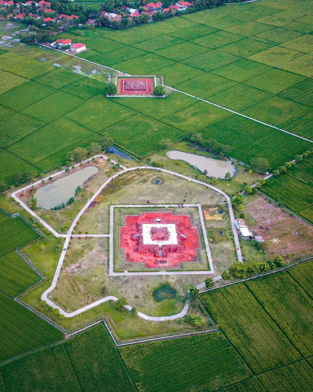 Pesona Candi Batujaya di Karawang