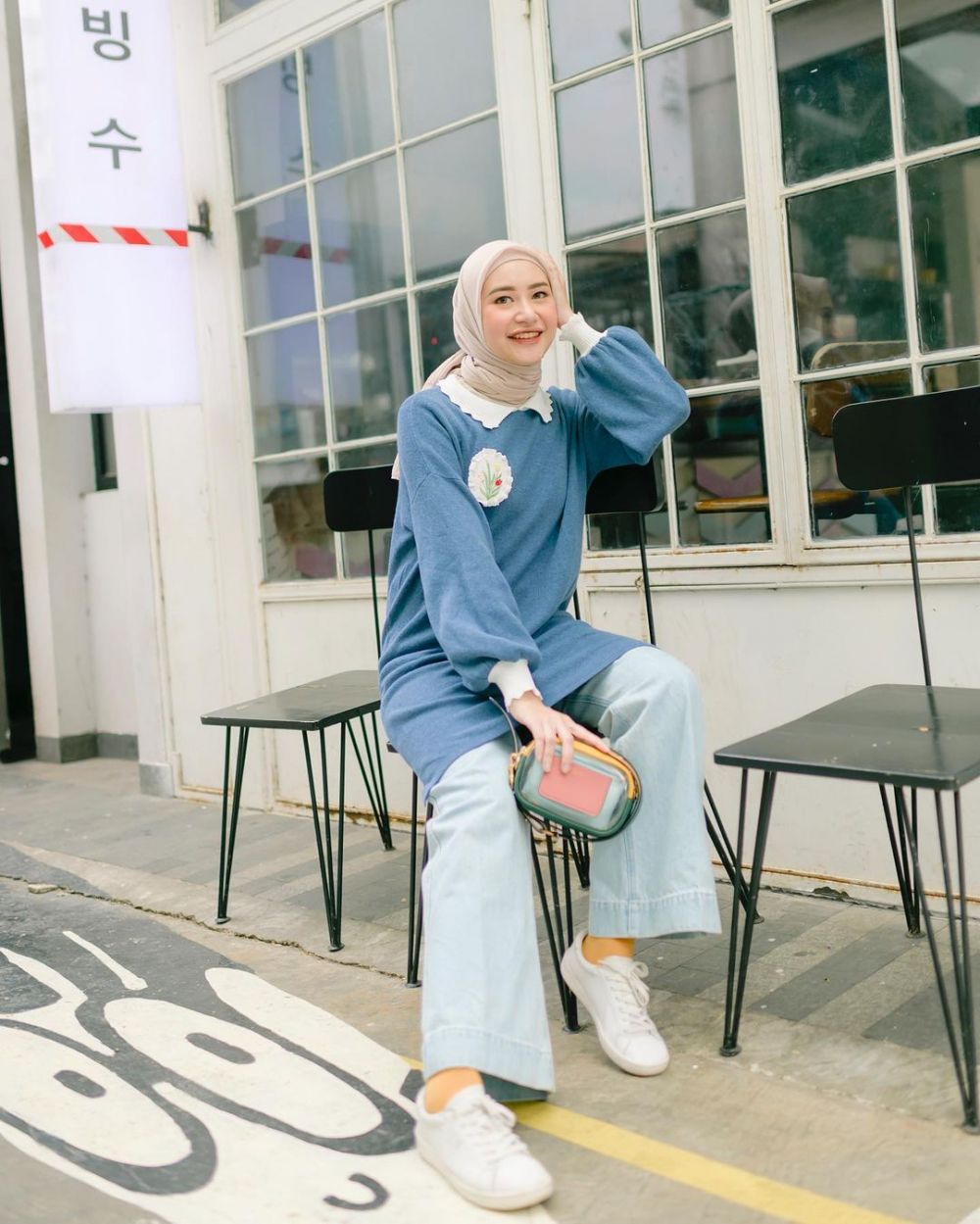 12 Outfit Hijab Kasual ala Selebgram Bahjatina, Trendi dan Effortless!