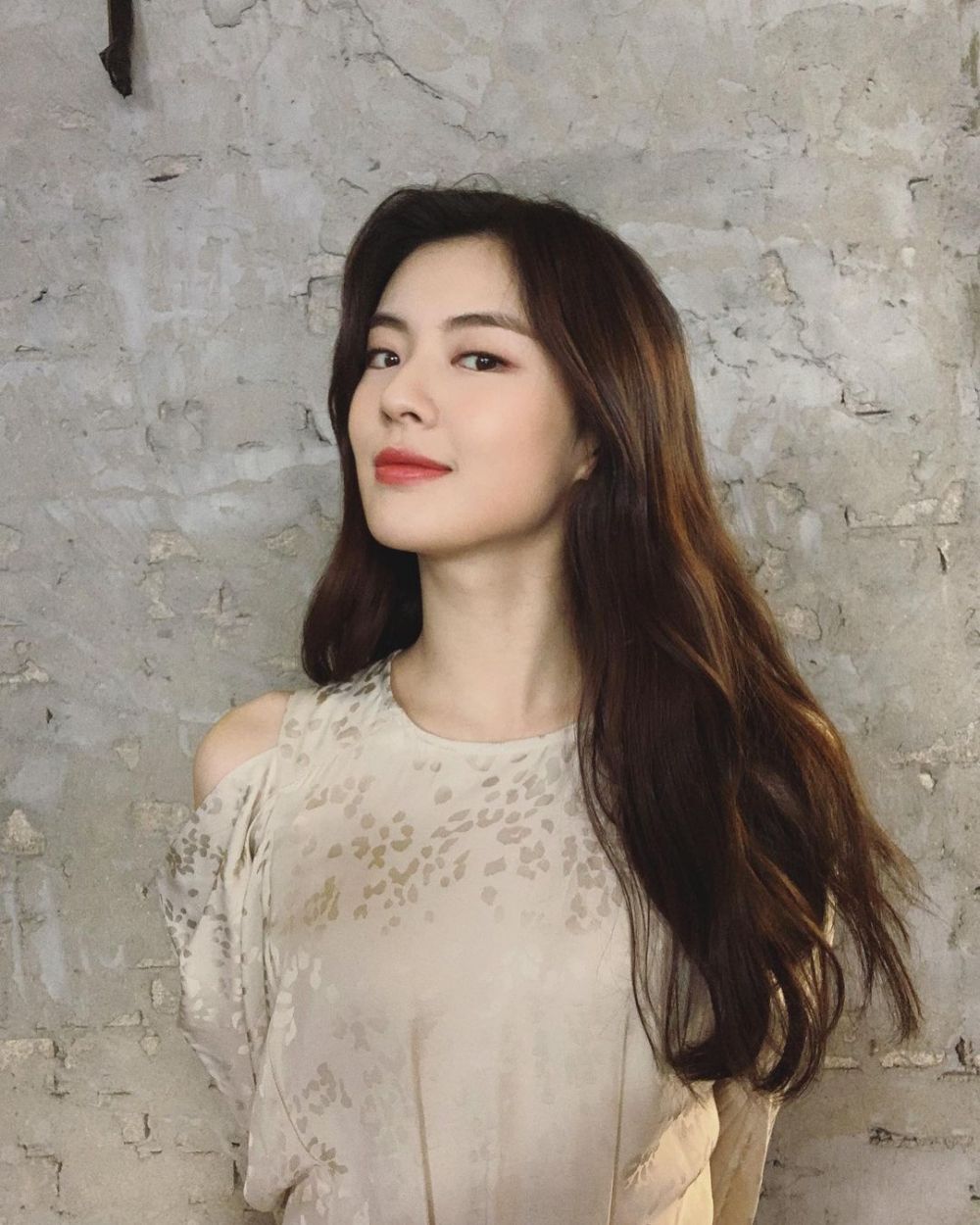 Lee Sun Bin (instagram.com/sunbin_eyesmag) .