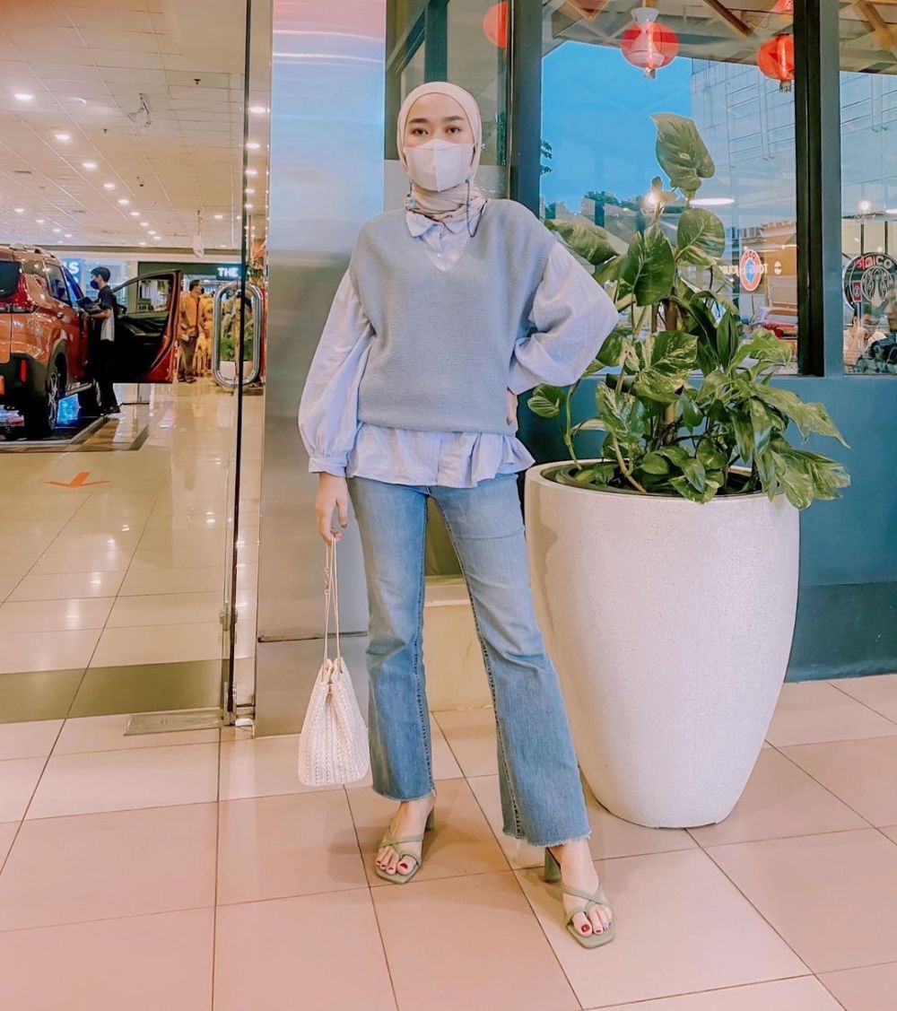11 OOTD Hijab Kasual ala Elsya Sandria, Buat Penampilan Makin Kece!