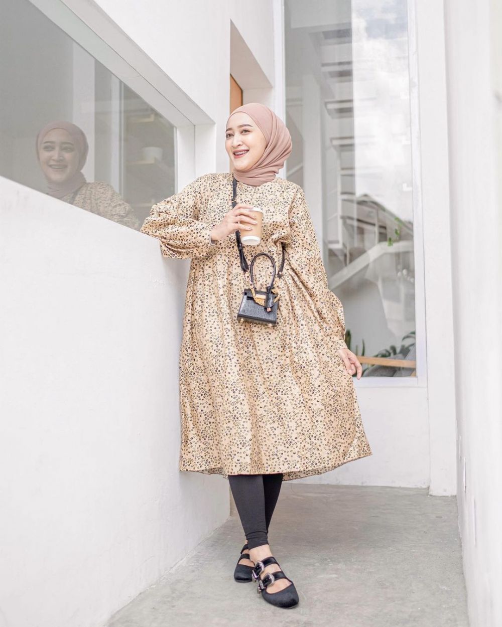 11 Inspirasi Padu Padan Tunik ala Seviqe Febinita, OOTD Makin Stunning