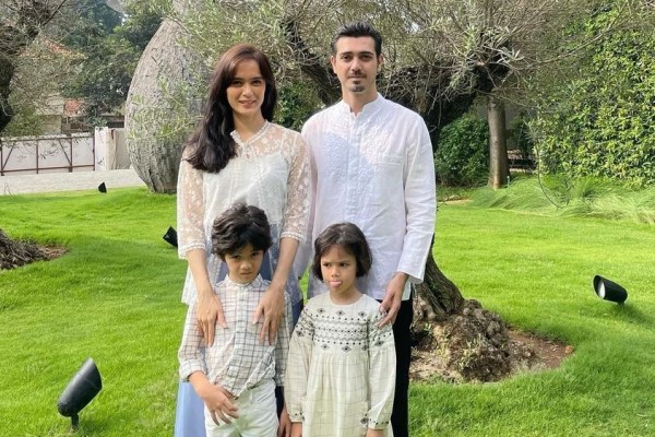 7 Tahun Menikah, 9 Potret Terbaru Keluarga Fachri Albar dan Renata