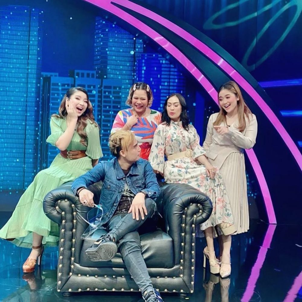 Ganti Gaya Rambut, 9 Potret Charly Setiaku Berubah Jadi ABG