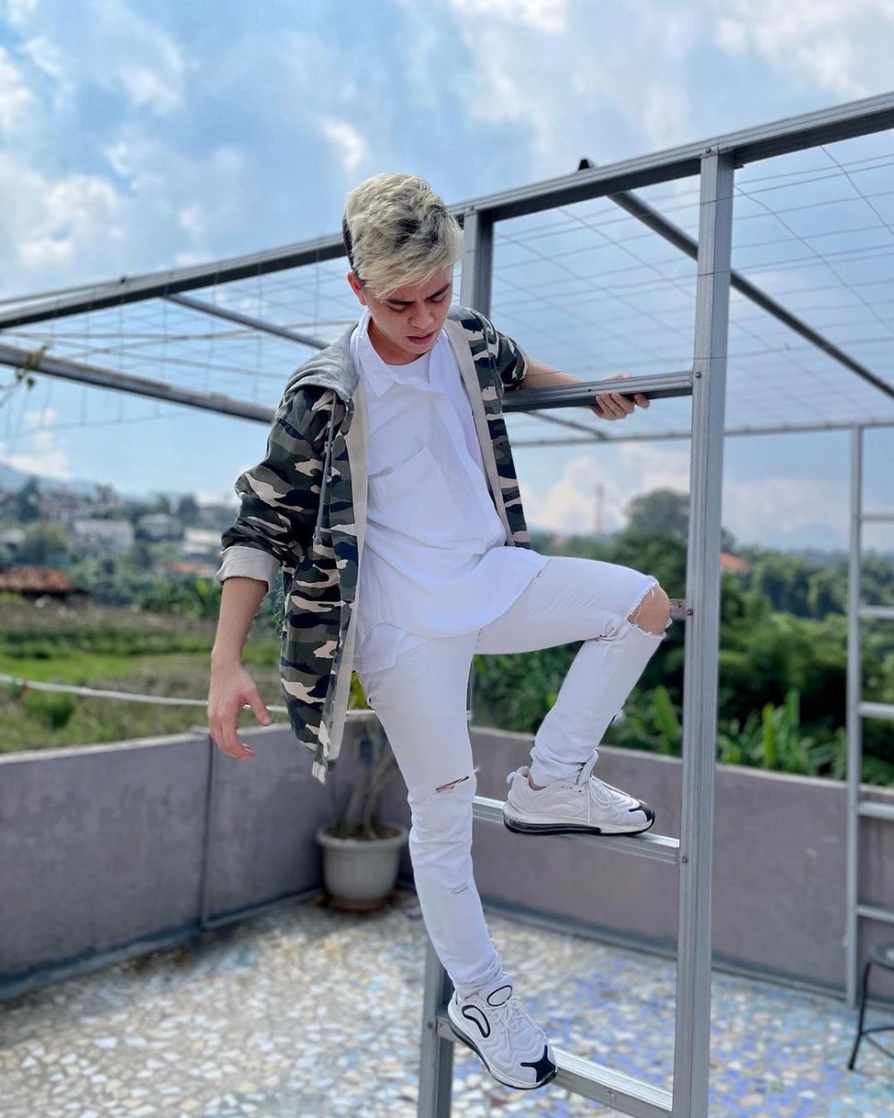 Jelang Comeback, 10 Potret Kece Fenly UN1TY yang Multitalent