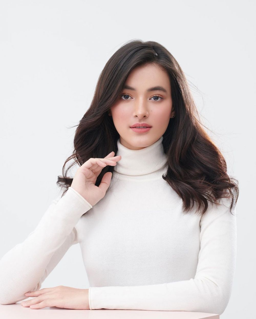 Punya Banyak Fans! 10 Artis Blasteran Masih Keturunan Batak