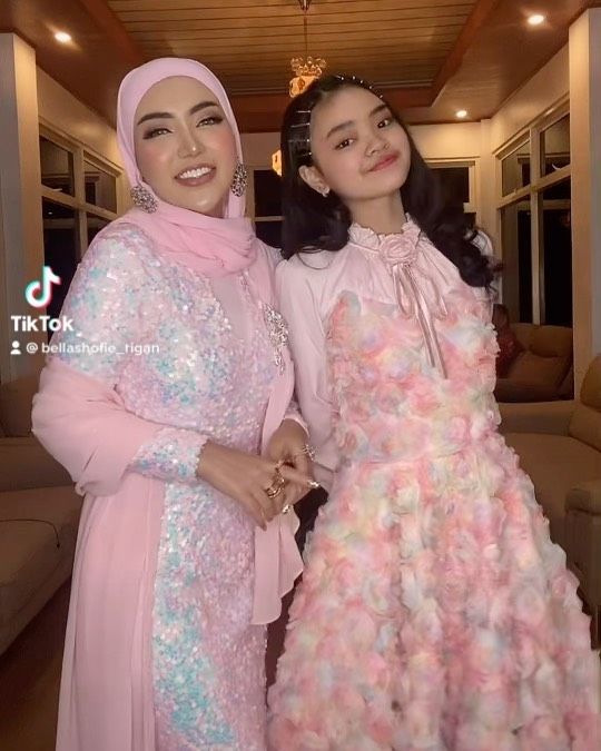 9 Potret Kompak Bella Shofie dan Putri Sambung, Bak Kakak Adik