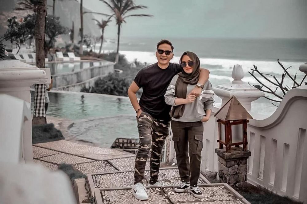 10 Potret Intim Panji Saputra dan Istri Asli, di Sinetron Poligami!