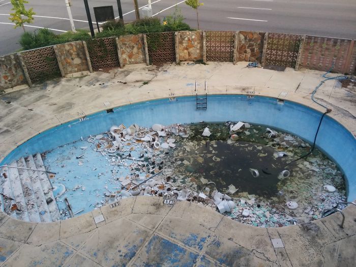 Aslinya Beda Jauh dengan di Foto! 10 Potret Kocak Tertipu Promo Hotel