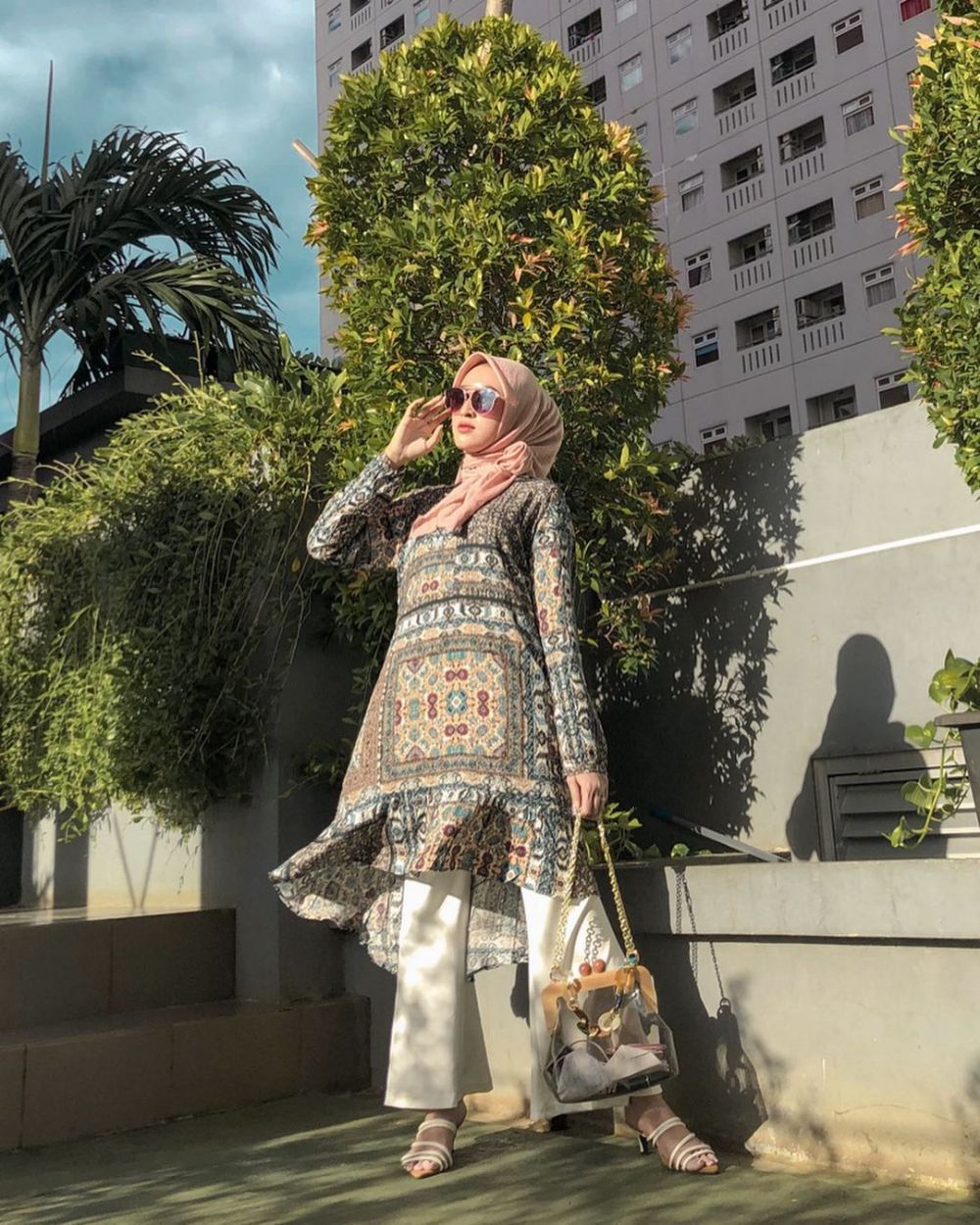 11 Inspirasi Padu Padan Tunik ala Seviqe Febinita, OOTD Makin Stunning