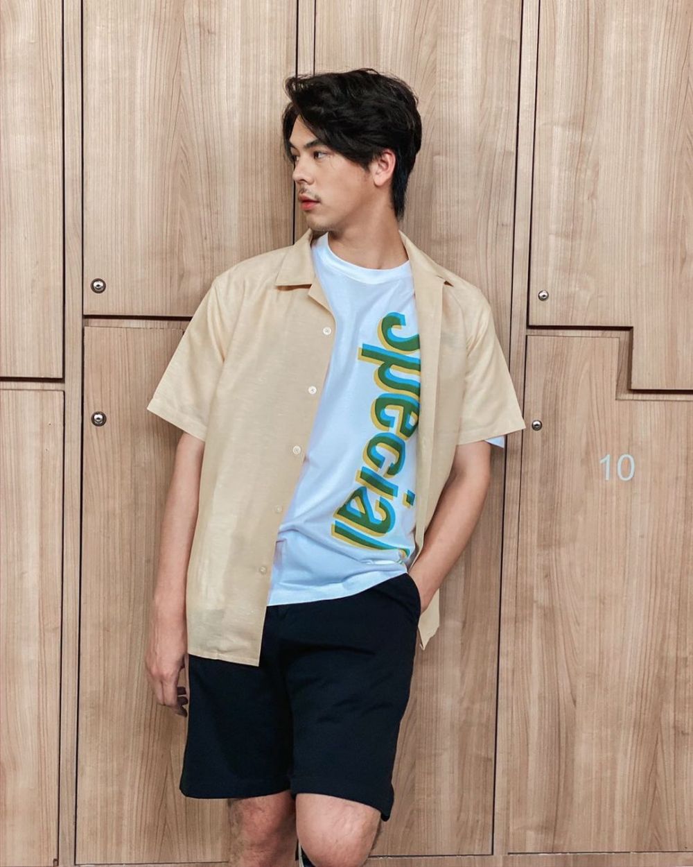 10 Ide Mix and Match Celana Pendek ala Peach Pachara