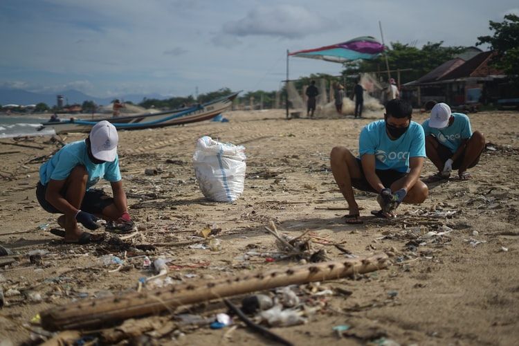 Pertamina Balikpapan Gandeng Komunitas dalam Kegiatan Bersih Pantai 