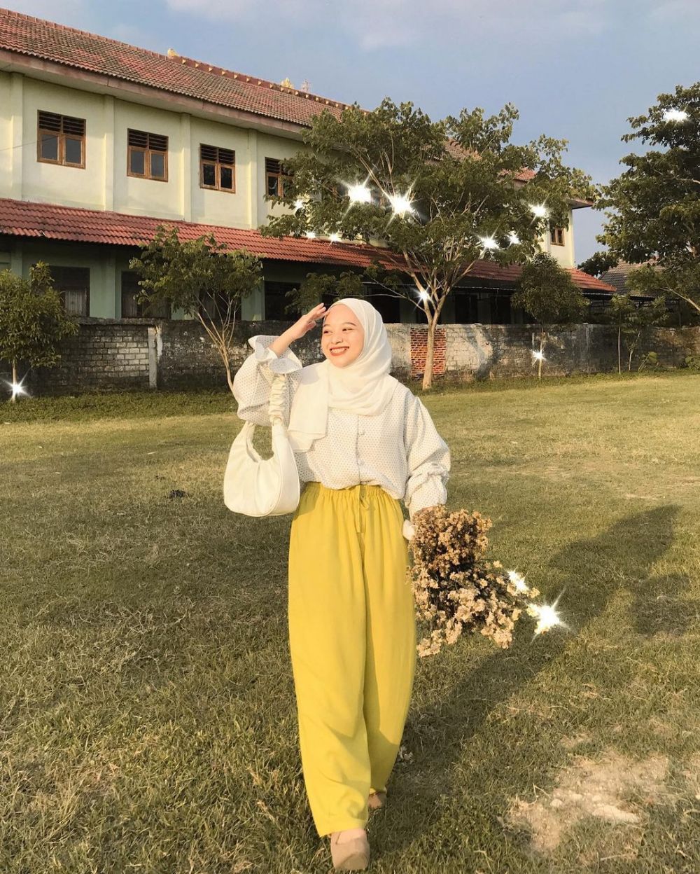 10 Ide Outfit Nuansa Kuning ala Influencer Chichi Annisa
