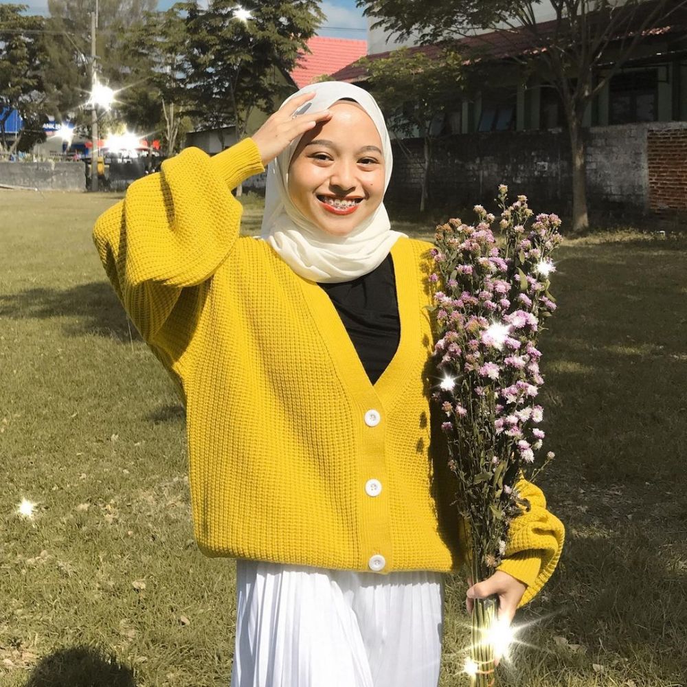 10 Ide Outfit Nuansa Kuning ala Influencer Chichi Annisa