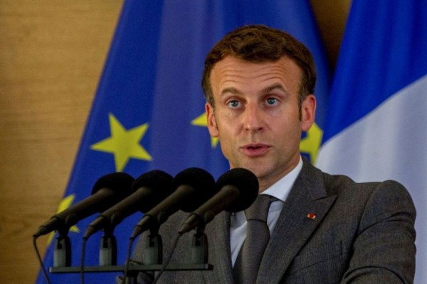 Emmanuel Macron Ditampar Warga Saat Lakukan Kunjungan Kerja