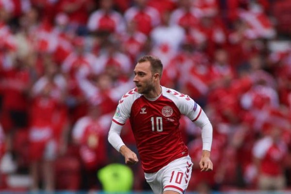 Selain Eriksen, Inilah 5 Pesepak Bola yang Kolaps saat Pertandingan