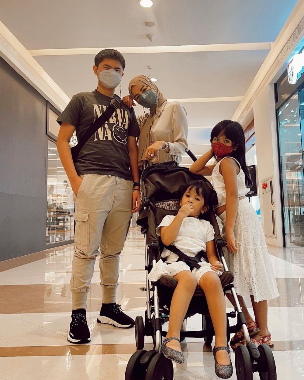 10 Artis Punya Banyak Anak, tapi dari Suami Berbeda