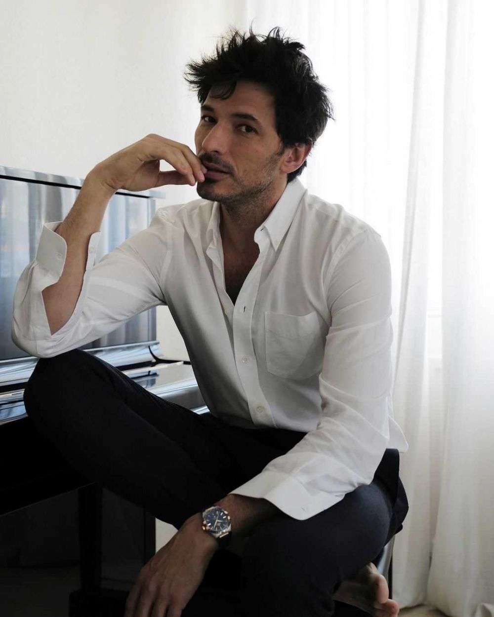 9 Potret Andres Velencoso, Pemeran di Elite Season 4