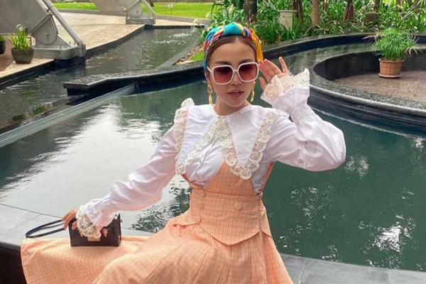 10 Potret Bella Shofie Kenakan Busana Hasil Rancangannya, Berkelas!