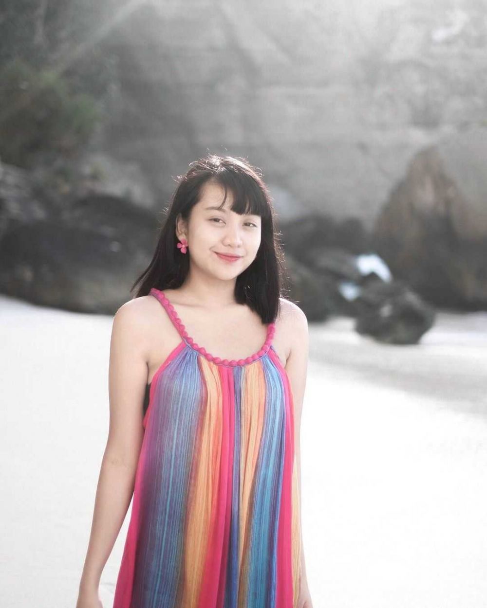 10 Potret Imut Ghea Indrawari di Pantai, Pesonanya Bikin Jantung Lemah
