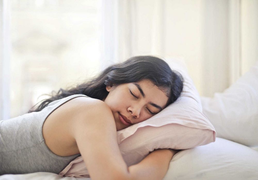 5 Kebiasaan Kecil Sebelum Tidur yang Ternyata Merusak Kulit