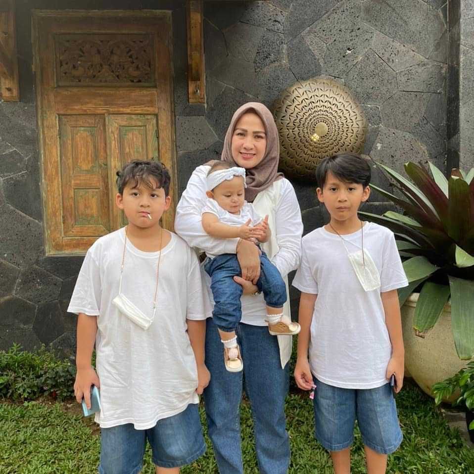 9 Anak Komedian Jadi Kesayangan di Rumah, Perempuan Satu-Satunya