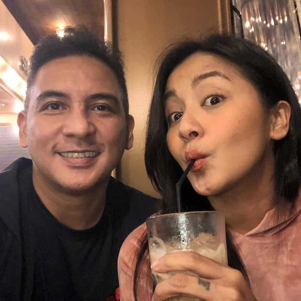 Menikah Lebih 20 Tahun! 9 Potret Mesra Penyanyi dan Pasangan