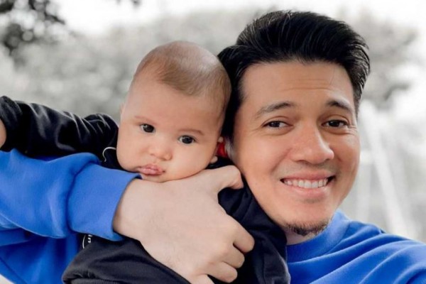 Kebapakan, 10 Potret Irwansyah Momong Putranya Ini Dibanjiri Pujian