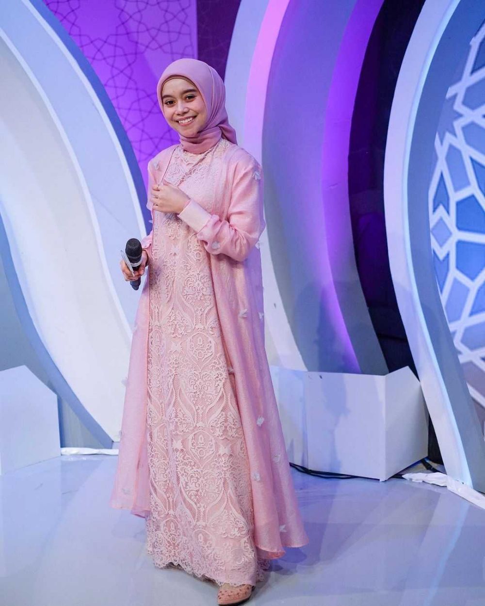 Rizky Billar Terpana! 10 Potret Memesona Lesti Kejora Pakai Dress